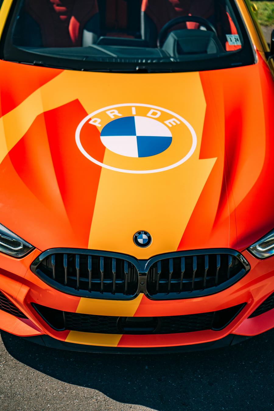 Детали экстерьера BMW M850i xDrive Cabriolet LGBTQ+ (G14) 2020 года  (фото 5 из 12)